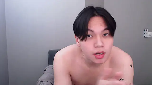 Snapshot of just_gay_ chatting on February 25, 9:24 pm just gay  online show from February 25, 9:24 pm