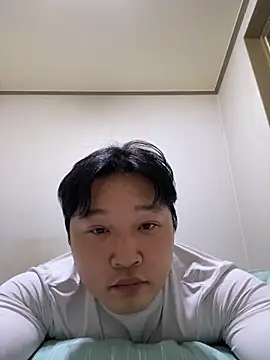 Snapshot of offwhite777 chatting on February 7, 9:58 am offwhite777 online show from February 7, 9:58 am