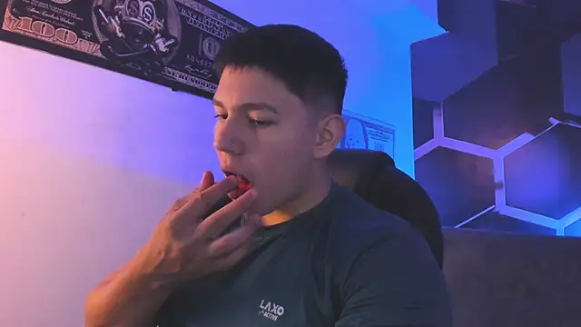 JamesCr  online show from September 13, 3:07 am