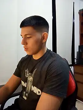 JamesCr  online show from February 8, 4:14 am