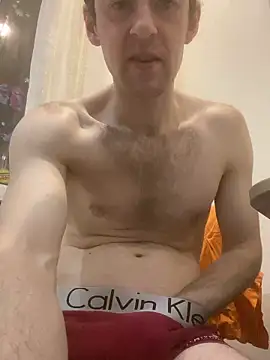 LynnAhNight online show from April 10, 5:20 pm