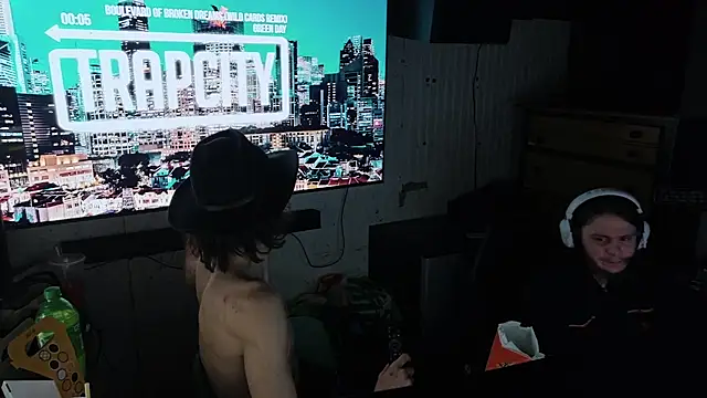 nuttyking2022 online show from February 10, 11:48 am