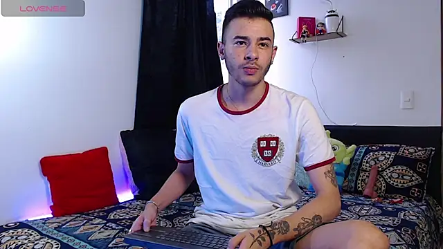 kyle clint07 online show from November 13, 9:30 pm