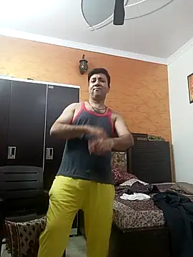 innocentboy1987 online show from December 17, 8:21 am