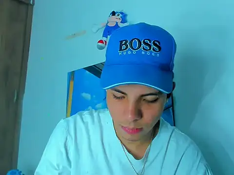 Snapshot of Alessandro_1610 chatting on February 28, 4:43 am Alessandro 1610 online show from February 28, 4:43 am