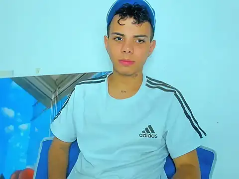 Snapshot of Alessandro_1610 chatting on March 21, 5:11 am Alessandro 1610 online show from March 21, 5:11 am