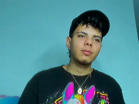 Snapshot of Alessandro_1610 chatting on September 20, 5:40 am Alessandro 1610 online show from September 20, 5:40 am