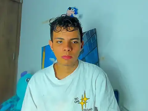 Snapshot of Alessandro_1610 chatting on March 4, 5:00 am Alessandro 1610 online show from March 4, 5:00 am