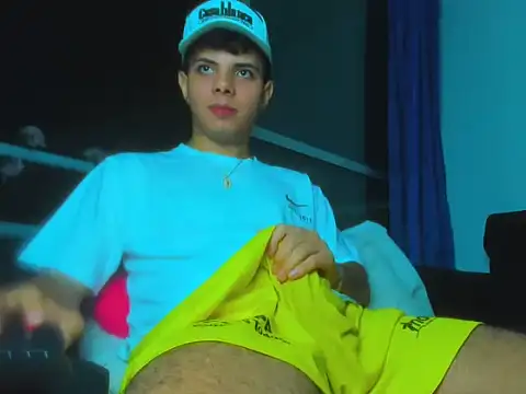 Snapshot of Alessandro_1610 chatting on October 22, 6:28 am Alessandro 1610 online show from October 22, 6:28 am