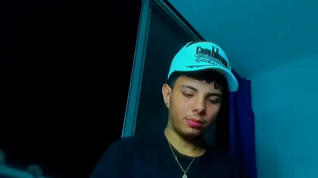 Snapshot of Alessandro_1610 chatting on October 19, 6:07 am Alessandro 1610 online show from October 19, 6:07 am