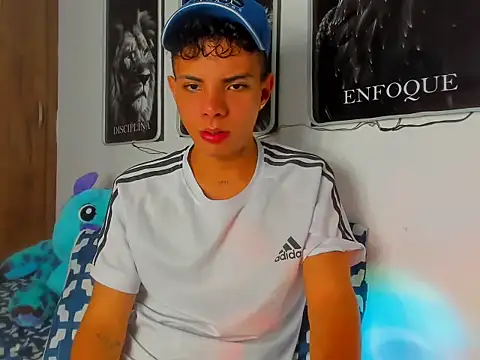 Snapshot of Alessandro_1610 chatting on February 12, 5:37 am Alessandro 1610 online show from February 12, 5:37 am