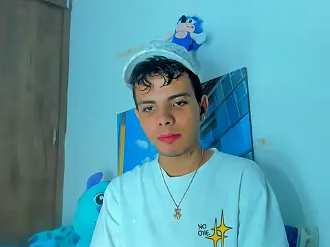 Snapshot of Alessandro_1610 chatting on March 1, 5:53 am Alessandro 1610 online show from March 1, 5:53 am