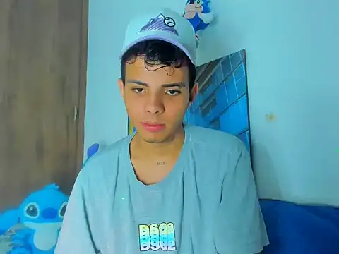 Snapshot of Alessandro_1610 chatting on March 6, 5:14 am Alessandro 1610 online show from March 6, 5:14 am