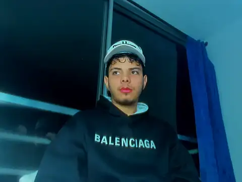 Snapshot of Alessandro_1610 chatting on October 2, 5:55 am Alessandro 1610 online show from October 2, 5:55 am