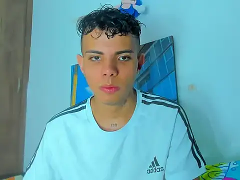 Snapshot of Alessandro_1610 chatting on March 11, 9:02 am Alessandro 1610 online show from March 11, 9:02 am