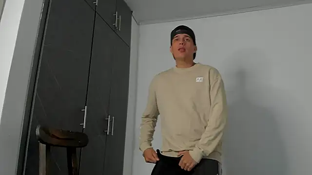 hugosan12 online show from March 6, 10:26 pm