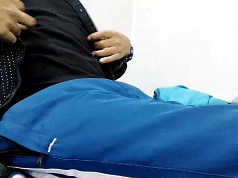 Snapshot of Lustyluckyy chatting on February 23, 9:28 am Lustyluckyy online show from February 23, 9:28 am