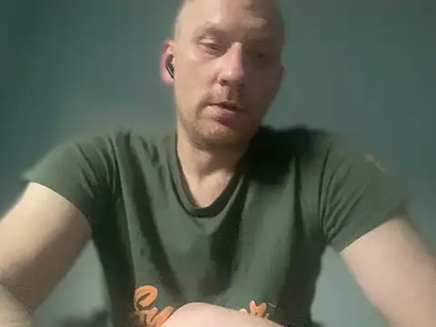 Snapshot of Krzysiekg123 chatting on February 22, 5:55 am Krzysiekg123 online show from February 22, 5:55 am