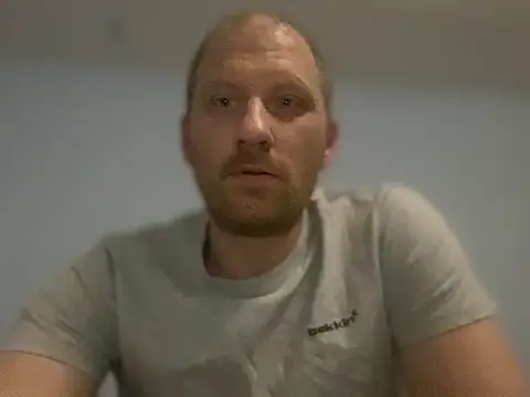 Snapshot of Krzysiekg123 chatting on February 11, 4:24 pm Krzysiekg123 online show from February 11, 4:24 pm