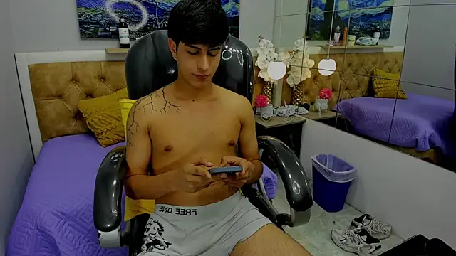 Snapshot of Estiv18_ chatting on September 15, 3:19 am Estiv18  online show from September 15, 3:19 am