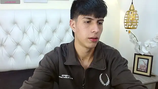 Snapshot of Estiv18_ chatting on March 9, 11:58 am Estiv18  online show from March 9, 11:58 am