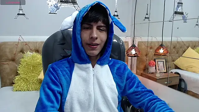 Snapshot of Estiv18_ chatting on March 12, 1:58 am Estiv18  online show from March 12, 1:58 am