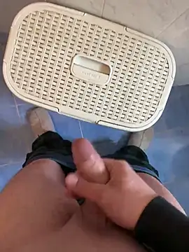 Snapshot of lonelycroboy chatting on February 16, 7:04 am lonelycroboy online show from February 16, 7:04 am