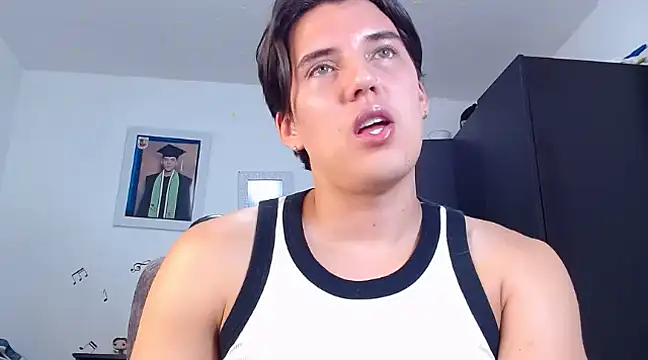 Snapshot of eric_twink19 chatting on February 14, 1:23 am eric twink19 online show from February 14, 1:23 am