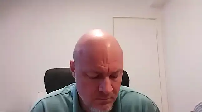 Snapshot of Lucifer29cm chatting on March 6, 8:52 am Lucifer29cm online show from March 6, 8:52 am