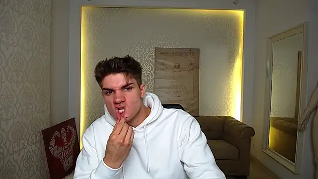 MaxKaiden online show from October 3, 6:40 am