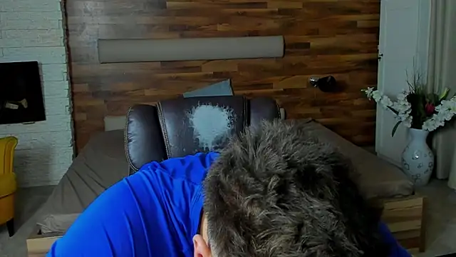 MaxKaiden online show from March 31, 6:04 am