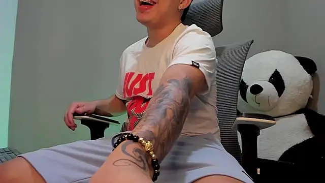 Snapshot of mattiwsmorris_ chatting on October 20, 1:20 am mattiwsmorris  online show from October 20, 1:20 am