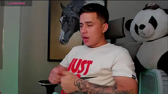 Snapshot of mattiwsmorris_ chatting on September 22, 6:07 pm mattiwsmorris  online show from September 22, 6:07 pm