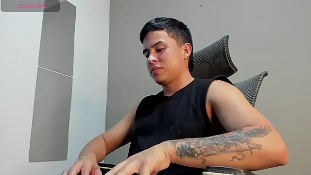 mattiwsmorris  online show from November 26, 12:46 am