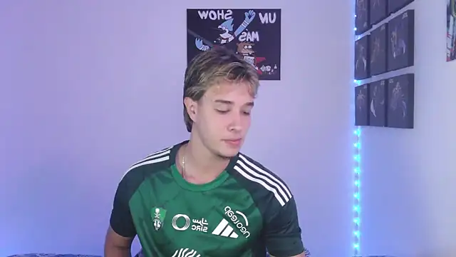 Snapshot of jack_walker190 chatting on October 15, 11:23 pm jack walker190 online show from October 15, 11:23 pm