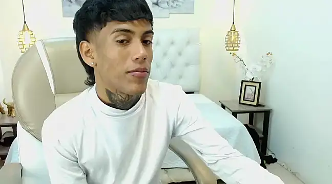 Snapshot of RyanKing19 chatting on March 7, 3:49 pm RyanKing19 online show from March 7, 3:49 pm