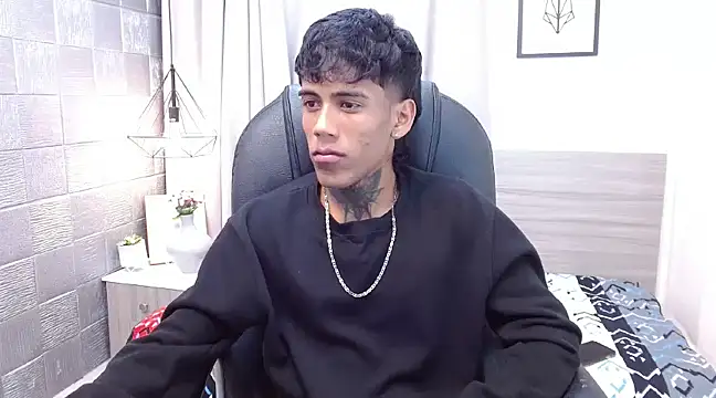 Snapshot of RyanKing19 chatting on March 10, 1:56 am RyanKing19 online show from March 10, 1:56 am