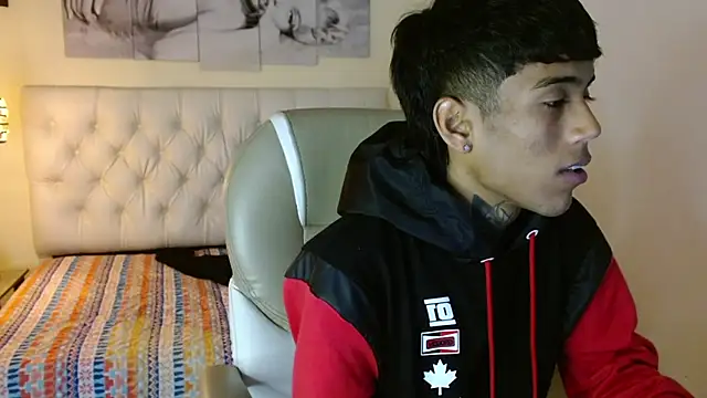 Snapshot of RyanKing19 chatting on February 21, 12:50 pm RyanKing19 online show from February 21, 12:50 pm