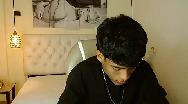 Snapshot of RyanKing19 chatting on March 1, 1:40 pm RyanKing19 online show from March 1, 1:40 pm