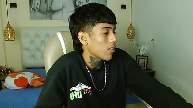 Snapshot of RyanKing19 chatting on February 25, 1:50 pm RyanKing19 online show from February 25, 1:50 pm