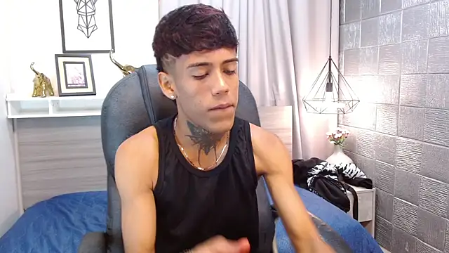 Snapshot of RyanKing19 chatting on October 29, 3:42 am RyanKing19 online show from October 29, 3:42 am