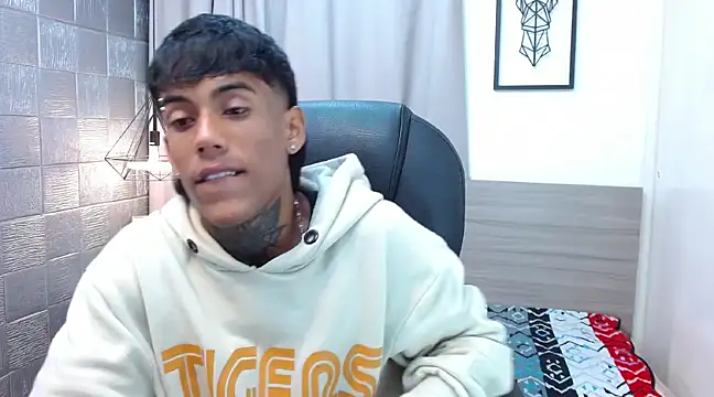 Snapshot of RyanKing19 chatting on March 5, 3:30 am RyanKing19 online show from March 5, 3:30 am