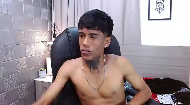 Snapshot of RyanKing19 chatting on March 10, 12:06 pm RyanKing19 online show from March 10, 12:06 pm