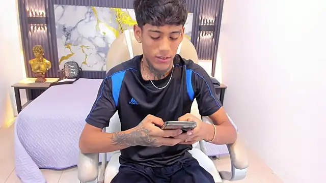 Snapshot of RyanKing19 chatting on September 20, 4:12 am RyanKing19 online show from September 20, 4:12 am