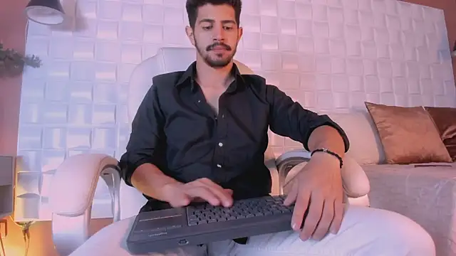 AlejandroStormm online show from March 20, 8:19 pm