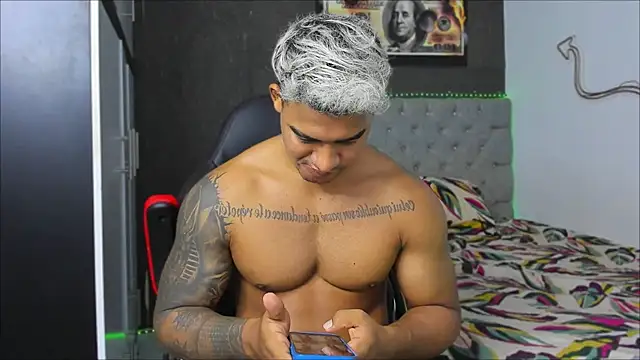 luigi hot  online show from March 31, 6:09 pm