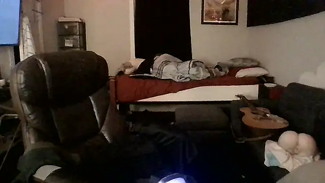 JCstrings online show from March 16, 4:52 am