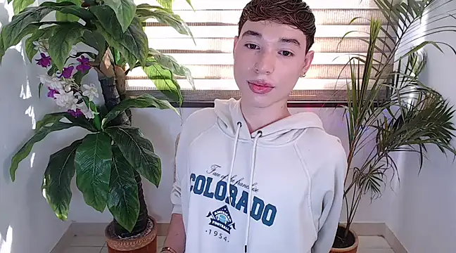 Snapshot of cod_dolll chatting on February 27, 9:25 pm cod dolll online show from February 27, 9:25 pm