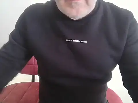 Snapshot of alykemylove01 chatting on March 3, 2:21 pm alykemylove01 online show from March 3, 2:21 pm