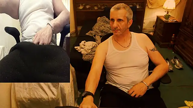 Snapshot of maxdaddy690 chatting on October 8, 10:14 pm maxdaddy690 online show from October 8, 10:14 pm